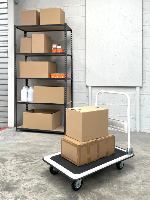 equipement-stockage-entrepot-chariot-rayonnage-1-d8c7d062